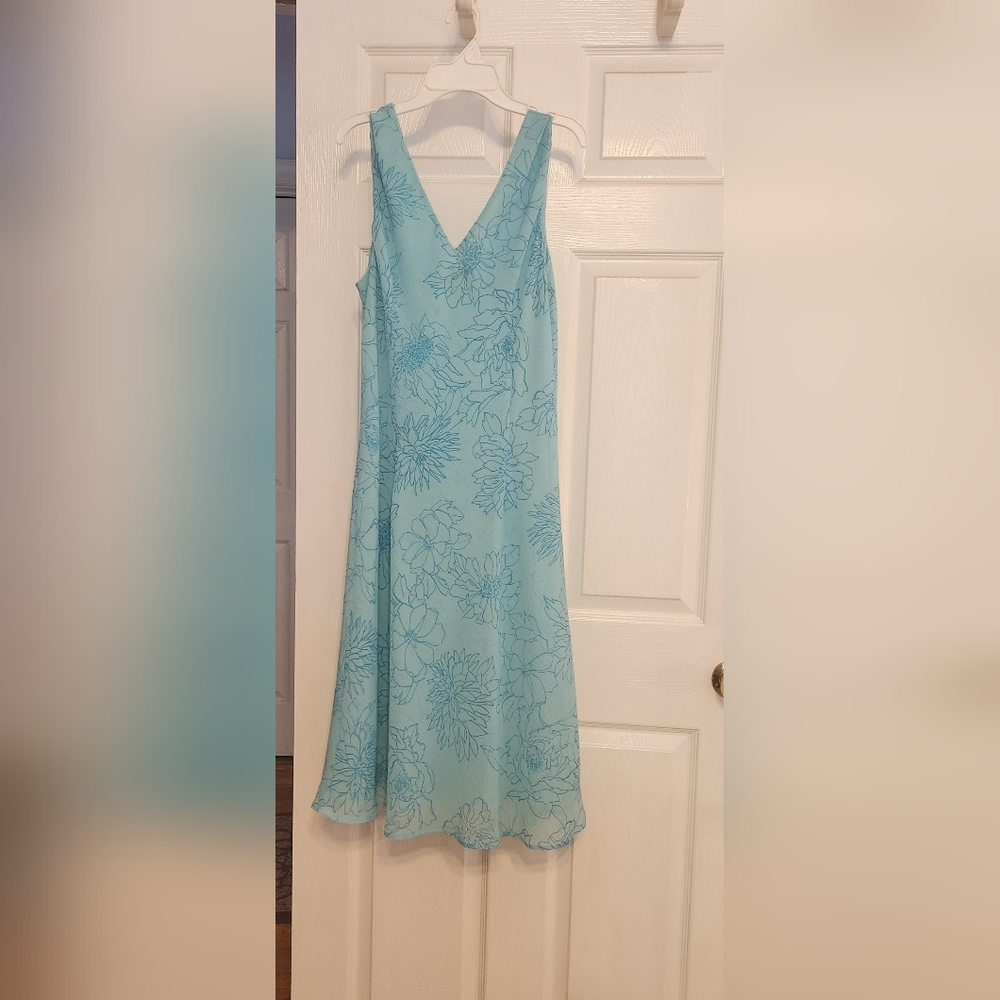 Dress size 12/14 and under shirt size large